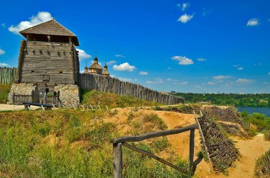 Khortitsa Dinyeper Nehri 'nin aşağısındaki Zaporozhye şehrinde bulunan Dinyeper' deki en büyük adadır. Ulusal Tarihi ve Kültürel Rezerv. Khorytsya 