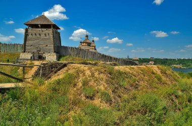 Khortitsa Dinyeper Nehri 'nin aşağısındaki Zaporozhye şehrinde bulunan Dinyeper' deki en büyük adadır. Ulusal Tarihi ve Kültürel Rezerv. Khorytsya 