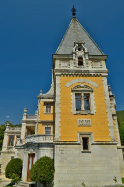 Kırım, eskiden Karadeniz 'in kuzey kesimindeki Taurida yarımadası olan Kırım Yarımadası' dır ve kuzeydoğuda Azov Denizi tarafından yıkanır. Kırım bir çeşit açık hava müzesi..
