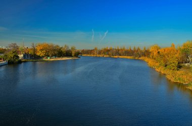 Samara Nehri Ukrayna 'da, Dinyeper' in (Karadeniz havzasının) sol kolu. Nehrin uzunluğu 311 km.. 