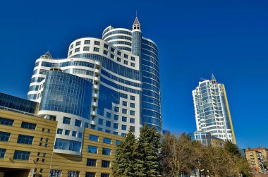 Dinyeper nehrinde Dinyeper bulundu. Ukrayna 'daki nüfus açısından dördüncü şehir. Ukrayna 'nın en büyük sanayi merkezlerinden biri. Sovyet döneminin savunma ve uzay endüstrisinin merkezi..