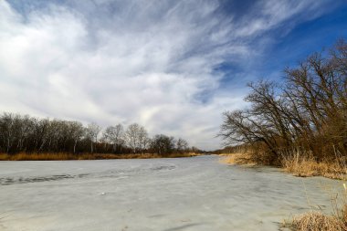 Samara Nehri Ukrayna 'da, Dinyeper' in (Karadeniz havzasının) sol kolu. Nehrin uzunluğu 311 km.. 