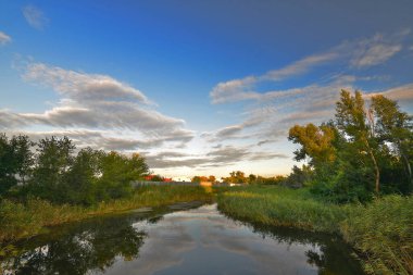 Samara Nehri Ukrayna 'da, Dinyeper' in (Karadeniz havzasının) sol kolu. Nehrin uzunluğu 311 km.. 