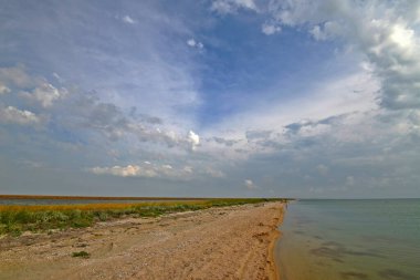 Sivash, Azov Denizi 'nin batısında yer alan bir körfezdir. Sivash Kırım yarımadasını anakaradan ayırıyor.