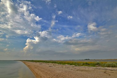 Sivash, Azov Denizi 'nin batısında yer alan bir körfezdir. Sivash Kırım yarımadasını anakaradan ayırıyor.