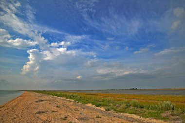 Sivash, Azov Denizi 'nin batısında yer alan bir körfezdir. Sivash Kırım yarımadasını anakaradan ayırıyor.
