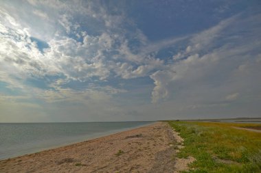 Sivash, Azov Denizi 'nin batısında yer alan bir körfezdir. Sivash Kırım yarımadasını anakaradan ayırıyor.
