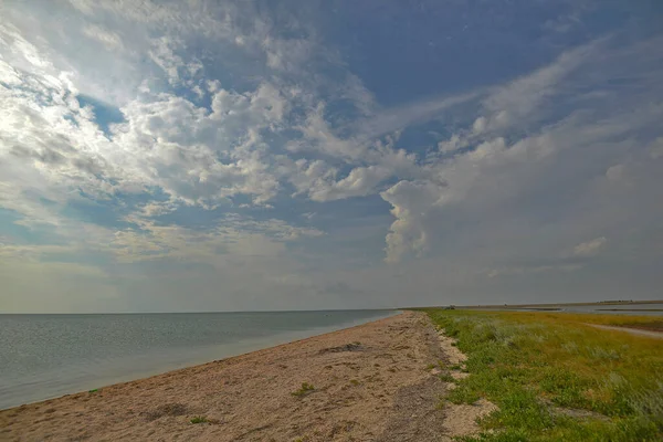 Sivash, Azov Denizi 'nin batısında yer alan bir körfezdir. Sivash Kırım yarımadasını anakaradan ayırıyor.