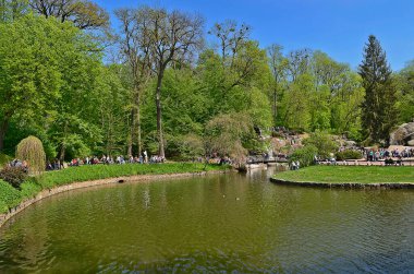 Ukrayna, Uman şehri 04 / 29 / 2018. Sofiyivka Ulusal Dendroloji Parkı Ukrayna 'nın Cherkasy bölgesinin Uman şehrinin kuzeyinde yer alan Ukrayna Ulusal Bilimler Akademisi' nin bir araştırma enstitüsü.