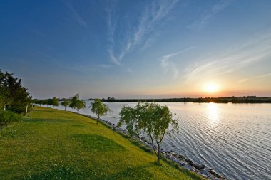 Samara Nehri Ukrayna 'da, Dinyeper' in (Karadeniz havzasının) sol kolu. Nehrin uzunluğu 311 km.. 