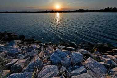 Samara Nehri Ukrayna 'da, Dinyeper' in (Karadeniz havzasının) sol kolu. Nehrin uzunluğu 311 km.. 