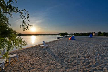 Samara Nehri Ukrayna 'da, Dinyeper' in (Karadeniz havzasının) sol kolu. Nehrin uzunluğu 311 km.. 