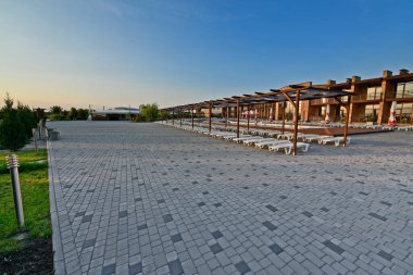 Ukrayna, Novoselovka köyü 06 / 14 / 2018. River Club kırsal dinlenme merkezinin güzel manzaraları.