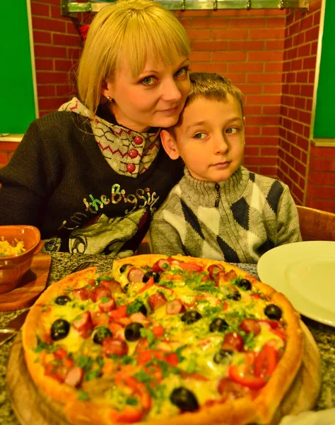 Mamma Figlio Una Passeggiata Nel Viaggio Città Leopoli — Foto Stock