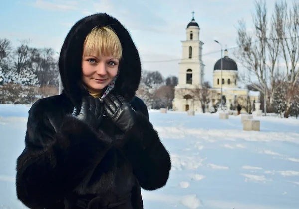 Vacker Vuxen Kvinna Reser Moldavien Chisinau — Stockfoto