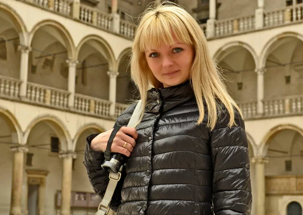 Ung Vacker Kvinna Resa Polen Krakow — Stockfoto