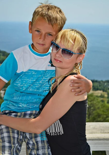 Mutter Und Sohn Auf Krim Reise — Stockfoto