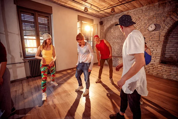 Gruppe Junger Hip Hop Tänzer Die Studio Tanzen Sport Tanz — Stockfoto