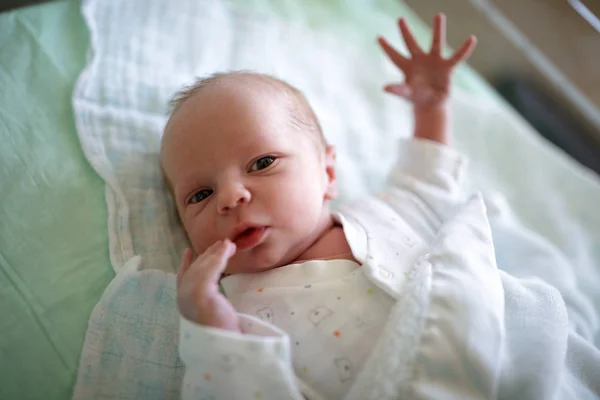 Primeiros Dias Bebê Pequeno Bonito — Fotografia de Stock