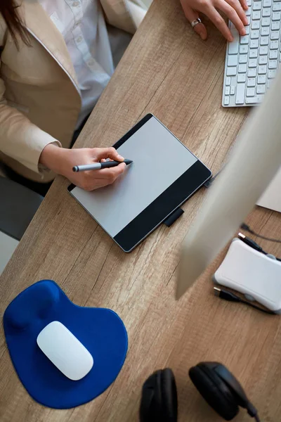 Ovanifrån Business Skrivbord Kvinna Designer Arbetar Tabellen Penna Office — Stockfoto