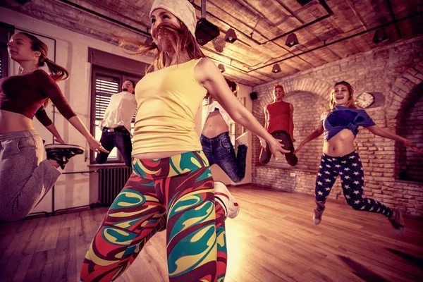 Group Young People Practicing Dancing — Stock Photo, Image