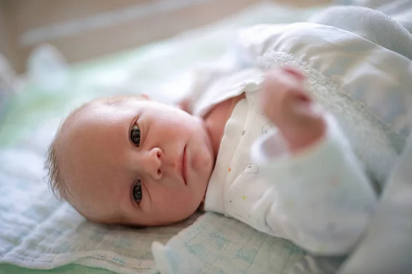 Lindo Bebé Niño Acostado —  Fotos de Stock