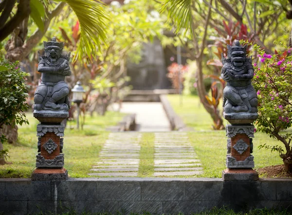 Porte Dans Temple Hindou Avec Des Statues Pierre Des Deux — Photo