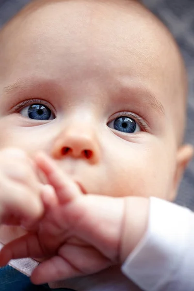 Güzel Bebek Çocuk Portre Sevimli Gülümseyen Erkek Bebek — Stok fotoğraf