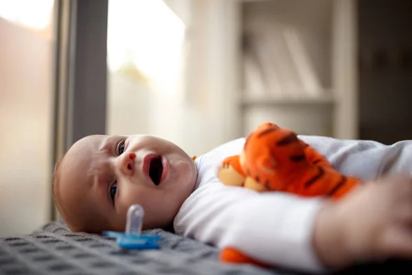 Kind Glück Und Kindheitskonzept Kleiner Junge Weint — Stockfoto