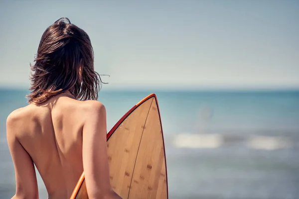 Surfer Mädchen Sexy Junge Frau Strand Rückseite — Stockfoto