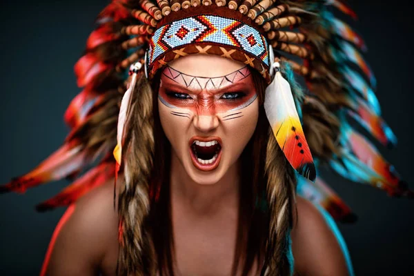 Wild Angry Indian Woman Headdress — Stock Photo, Image