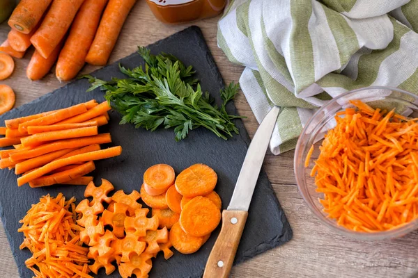 Нарезанный Органический Органический Сырой Морковь Подготовить Приготовления Пищи Рубке Доски — стоковое фото
