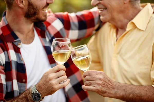 Degustação Vinho Branco Vinhedo Colheita Com Sucesso Uvas — Fotografia de Stock