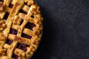 geleneksel tatlı pasta kiraz ile yakın çekim