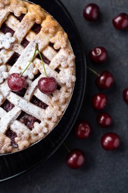 pasta kiraz ile-lezzetli yaz tatlı