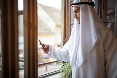 Arap çok ırklı Şirket arama iş ortağı Direktörü 