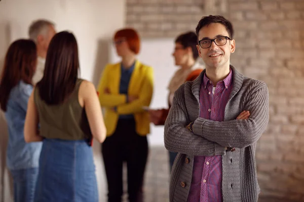 Empresário Freelance Casual Sucesso Sala Reuniões — Fotografia de Stock