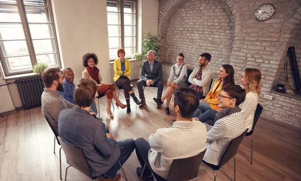 Empresários Conversando Reunião Grupo Circl — Fotografia de Stock