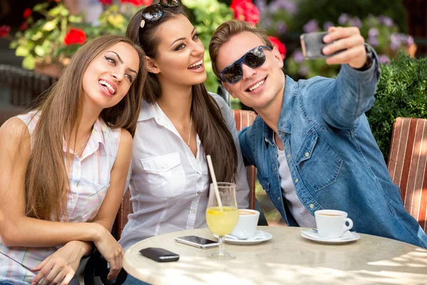 Amigos Divertidos Cafetería —  Fotos de Stock