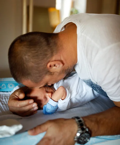 Ayah Dan Bayi Yang Baru Lahir Ayah Yang Bahagia Dengan — Stok Foto