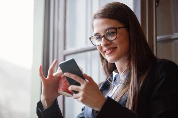 Jovem Empresária Líder Escritório — Fotografia de Stock