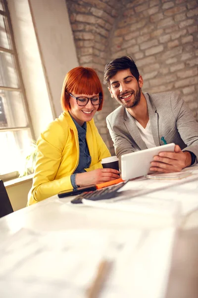 Young Designer People Working Together Desk Ipad Office — Stock Photo, Image