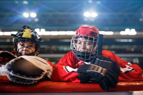 Gençlik Gülümseyen Çocuklar Buz Hokeyi Oyuncuları — Stok fotoğraf