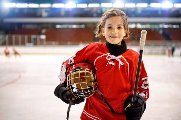 Giovane Ragazza Hockey Giocatori Ghiaccio — Foto Stock