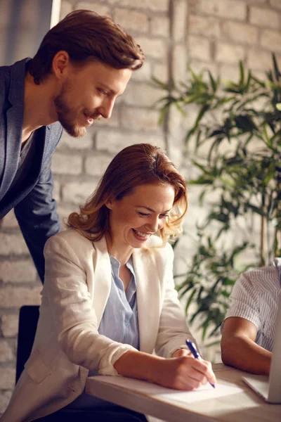 Smiling Female Male Working Together Office — Stock Photo, Image