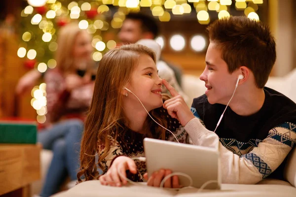 Cute Brother Sister Headphones Using Tablet Smiling — Stock Photo, Image