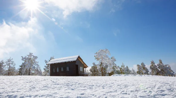 Krajobraz Drewnianym Domku Górach Śnieg Zimie — Zdjęcie stockowe