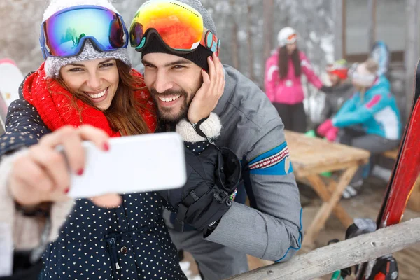 Paar Liefde Nemen Selfie Buiten — Stockfoto