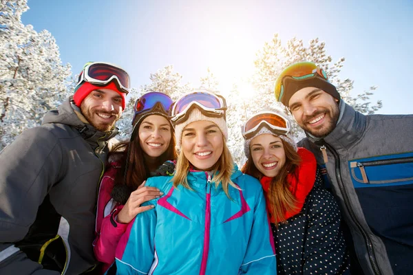 Happy Smiling Friends Winter Vacation — Stock Photo, Image