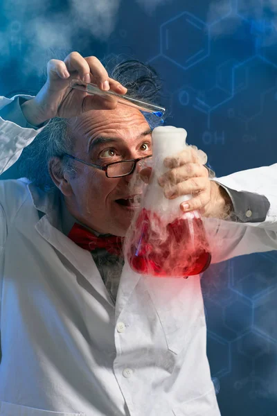 Chemist Adds Final Touch Experiment — Stock Photo, Image